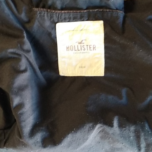 Hollister  Tee Shirt and Shorts Collaboration Combo - Picture 9 of 11